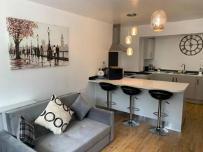 Stylish and Immaculate 2-Bed Apartment in Leigh